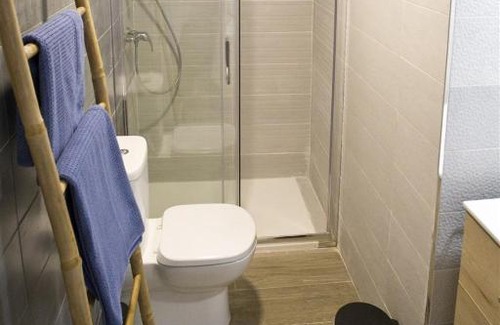 San Lorenzo Apartment | Child-Friendly Stay at Patio de Rivas y Palma - Rated 9.2