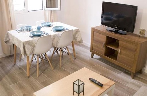 San Lorenzo Apartment | Child-Friendly Stay at Patio de Rivas y Palma - Rated 9.2