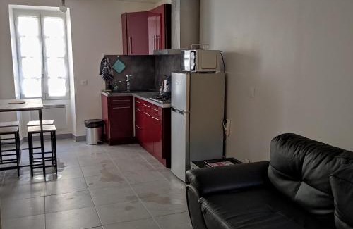 Lalinde Apartment | Cozy Patio en Périgord with 8.6/10 Review Score