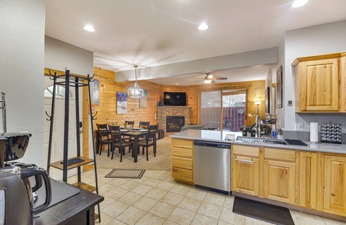 Grand Lake Condo | Guest Rated 9.8: Central Grand Lake Condo with Mountain Views
