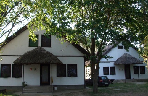 Tiszafured Hotel | Pet-Friendly Patkós Motel with Breakfast & Family Amenities