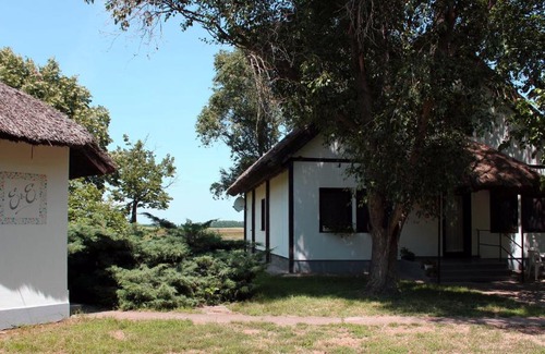 Tiszafured Hotel | Pet-Friendly Patkós Motel with Breakfast & Family Amenities