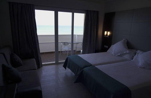 Punta Umbria Hotel | Discover Pato Amarillo: Top-Rated Stay with Spa & Pool