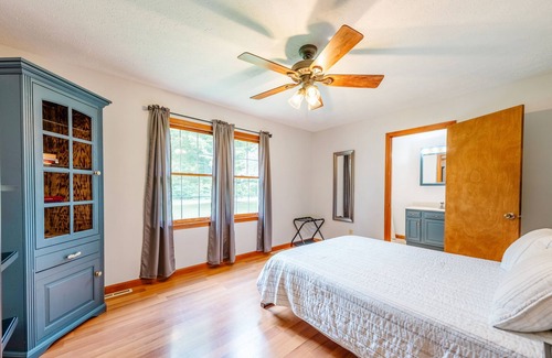Taswell House | Experience Patoka Lake Alpaca Farmstay - Pet and Child Friendly
