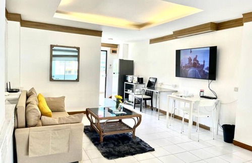 Nanai Road Apartment | Discover Patong Beach Gardens: Pool, Fast Wifi & Family Friendly