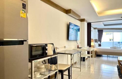 Nanai Road Apartment | Discover Patong Beach Gardens: Pool, Fast Wifi & Family Friendly