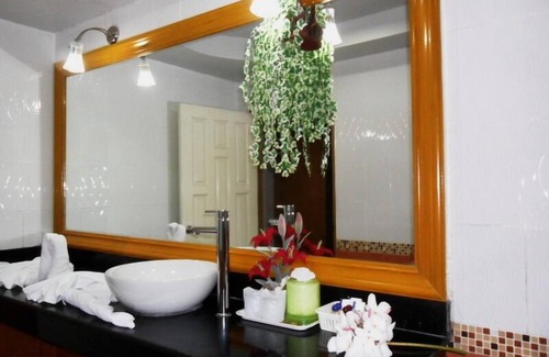 Patong Hotel | Beachfront Bliss at Lamai Guesthouse with Family Amenities