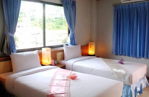 Patong Hotel | Beachfront Bliss at Lamai Guesthouse with Family Amenities