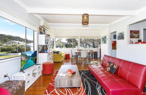 Patonga House | Patonga Corner Creek - Family-Friendly with Water Views