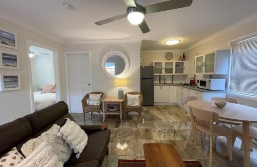 Patonga House | Patonga Street Retreat: Family-Friendly Getaway with Breakfast