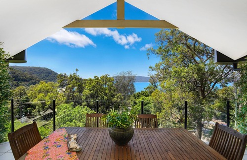 Patonga House | Patonga Views holiday retreat2 night minimum stay