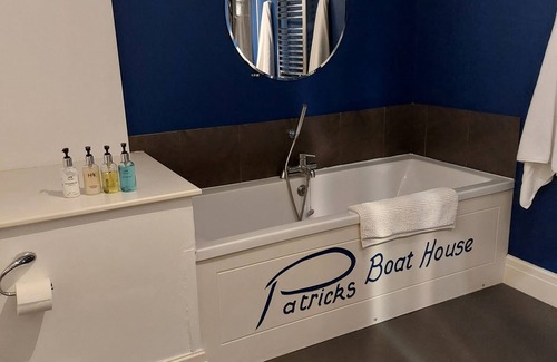 Mumbles Hotel | Experience Patricks Boathouse: Family-Friendly Dining & Comfort