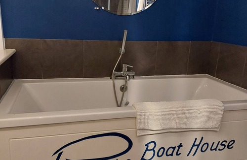 Mumbles Hotel | Experience Patricks Boathouse: Family-Friendly Dining & Comfort