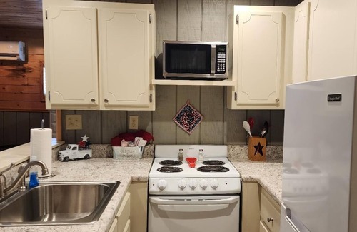 Claremore Apartment | Patriot Loft @ Upland Hill Manor: Ideal for Families & Close to Tulsa