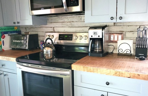 Gloversville House | Lakefront Retreat: Guest Rated 9.8 with Pool & Ocean Views