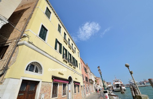 Dorsoduro Apartment | Panoramic Views at PATRIZIO: Rated 10/10 by Guests