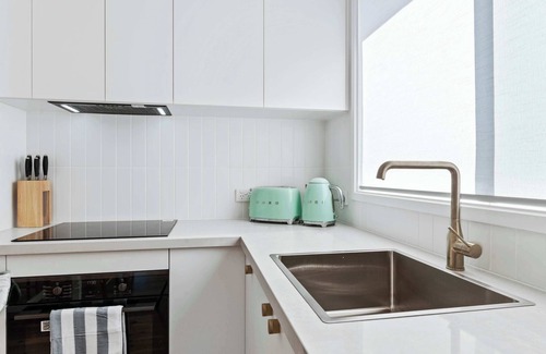 Tomakin House | Pat’s Place | Flat Walk to Barlings Beach, WiFi
