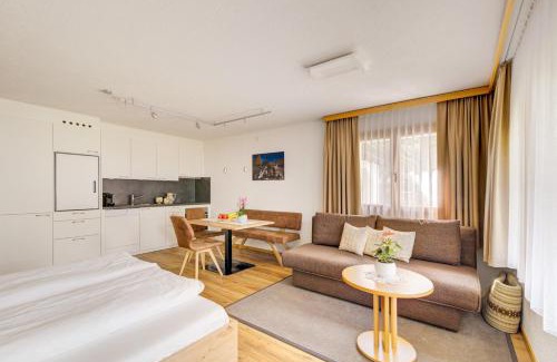 Ravaisch Apartment | Relaxing Oceanfront Retreat at Patschei Trid