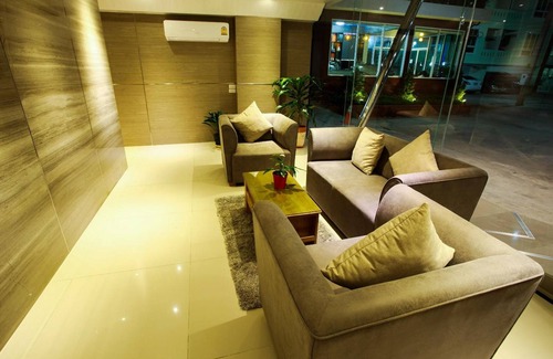 Chonburi Hotel | Exceptional Patt Serviced Apartments with Pool & Restaurant