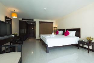 Pak Nam Pran Hotel | Relax at Pattawia Resort & Spa with Oceanfront Views