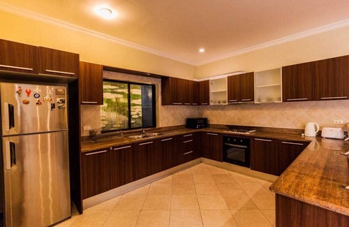 Pratumnak Hill House | Pattaya Villa Retreat with Private Beach & Pool Amenities
