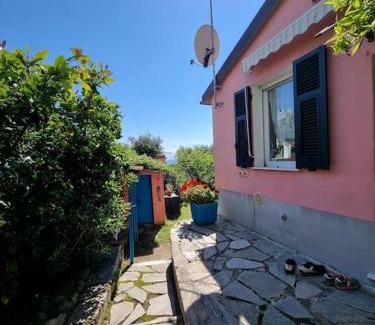 Lerici House | Pet-Friendly Patty's Cottage: Family Retreat with Breakfast