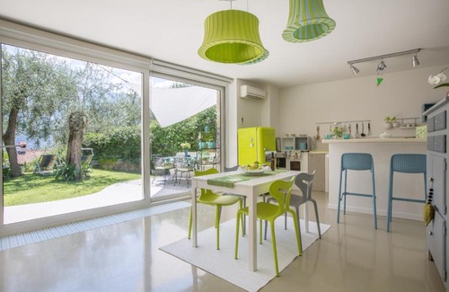 Limone sul Garda Apartment | Experience Patty's Lemonhouse: Oceanfront Paradise with Pets