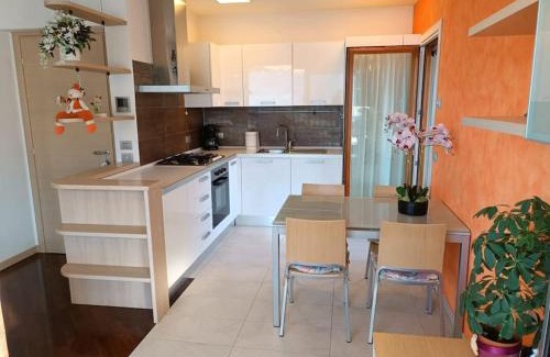 Riva di Solto Apartment | Serene Patty ZU - Lakeside Apartment with Oceanfront Views