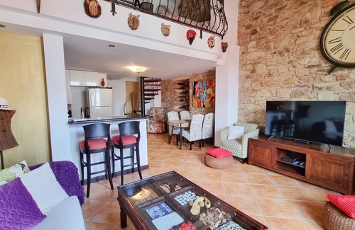 Casco Viejo Condo | Patty's Serene 2-Bdr Loft with Balcony in Casco Viejo