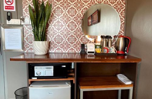 Vientiane Hotel | Family-Friendly Patuxay Place with Top Guest Ratings