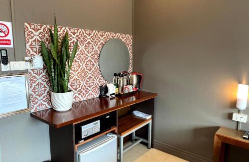 Vientiane Hotel | Family-Friendly Patuxay Place with Top Guest Ratings
