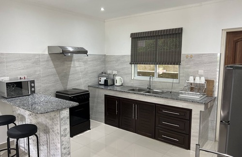 Mahe Island Apartment | Cozy Paul's Residence: Family-Friendly with Kitchen & Dining