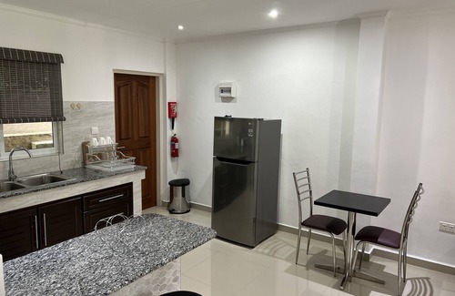 Mahe Island Apartment | Cozy Paul's Residence: Family-Friendly with Kitchen & Dining