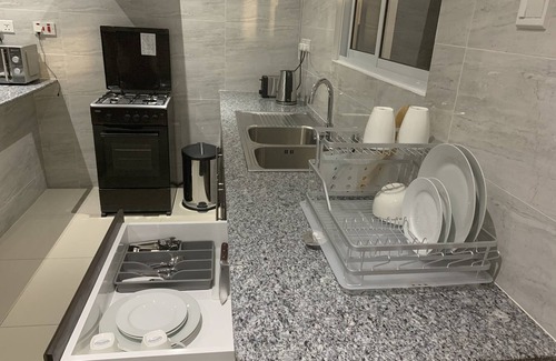 Mahe Island Apartment | Cozy Paul's Residence: Family-Friendly with Kitchen & Dining