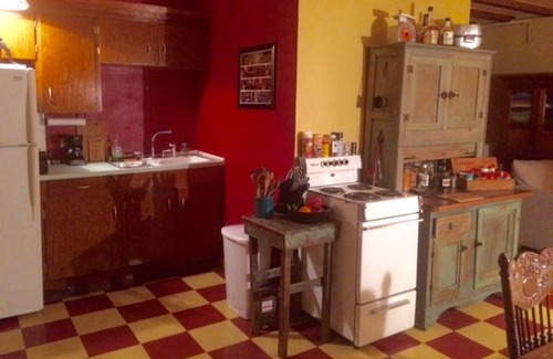 Scott Apartment | Cozy Paul's Studio in Old Bank with Spa & Breakfast