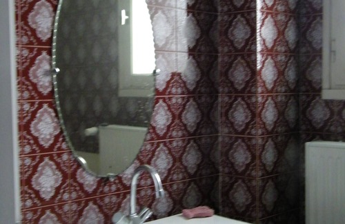 Tonnerre House | Unforgettable Stay at Paulette's House with Kitchen Access