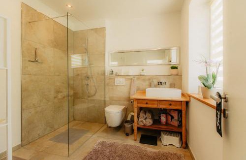 Probstheida Apartment | Pet-Friendly Retreat at PauliDrei - Guest Rated 9.8