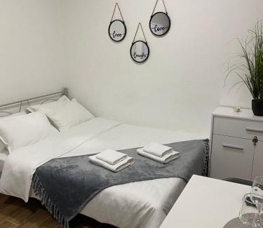 Drama Apartment | Family-Friendly Getaway at Paul’s Houses - Rated 9.7/10