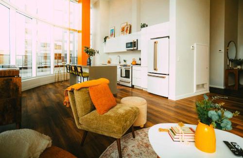 Downtown Halifax Apartment | Pause PH - Luxe Stay with Views - Free Parking