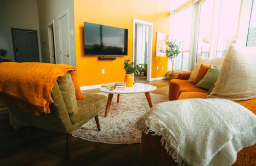 Downtown Halifax Apartment | Pause PH - Luxe Stay with Views - Free Parking