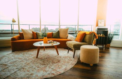 Downtown Halifax Apartment | Pause PH - Luxe Stay with Views - Free Parking