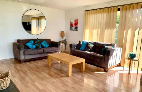 American River House | Discover Pav's Place: Pet-Friendly Retreat with 9.1 Rating