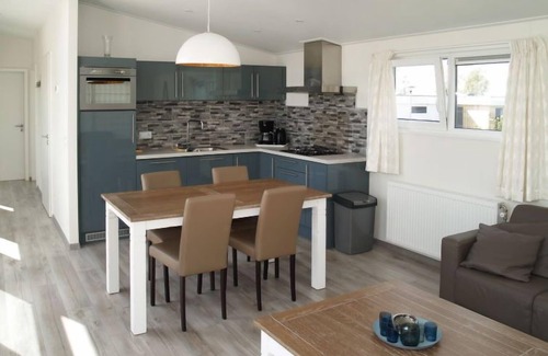 West-Graftdijk House | Relaxing Retreat at Pavilion 4 with Lake Views & Spa