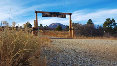 Monticello House | Pavilion and Glamping Village, 3 Cabins, Tipi, Wagon, Kitchen