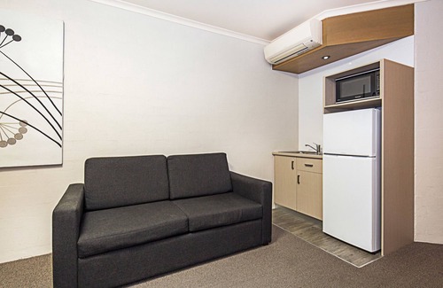 Wagga Wagga Hotel | Discover Comfort at Mantra Pavilion: 4-Star Experience