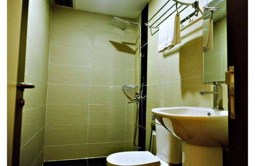 Lutong Hotel | Budget-Friendly Pavilion Inn with Breakfast and Family Amenities