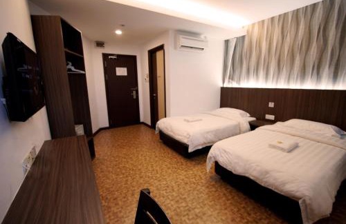 Lutong Hotel | Family-Friendly Pavilion Inn: A Budget Retreat Awaits