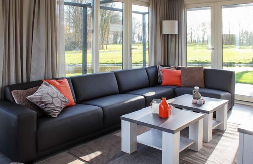 West-Graftdijk House | Lakefront Retreat: Pavilion l'etage 10 by Interhome