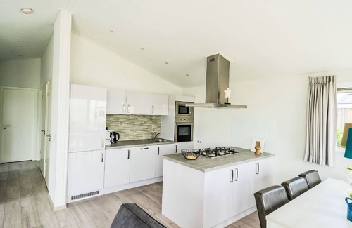 Bovenkarspel House | Pavilion Waterfront 6: Family-Friendly Retreat with Spa Access
