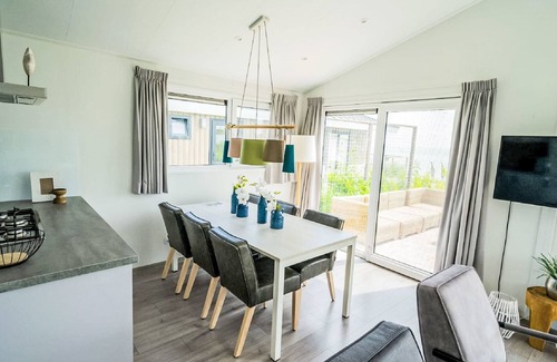 Bovenkarspel House | Pavilion Waterfront 6: Family-Friendly Retreat with Spa Access